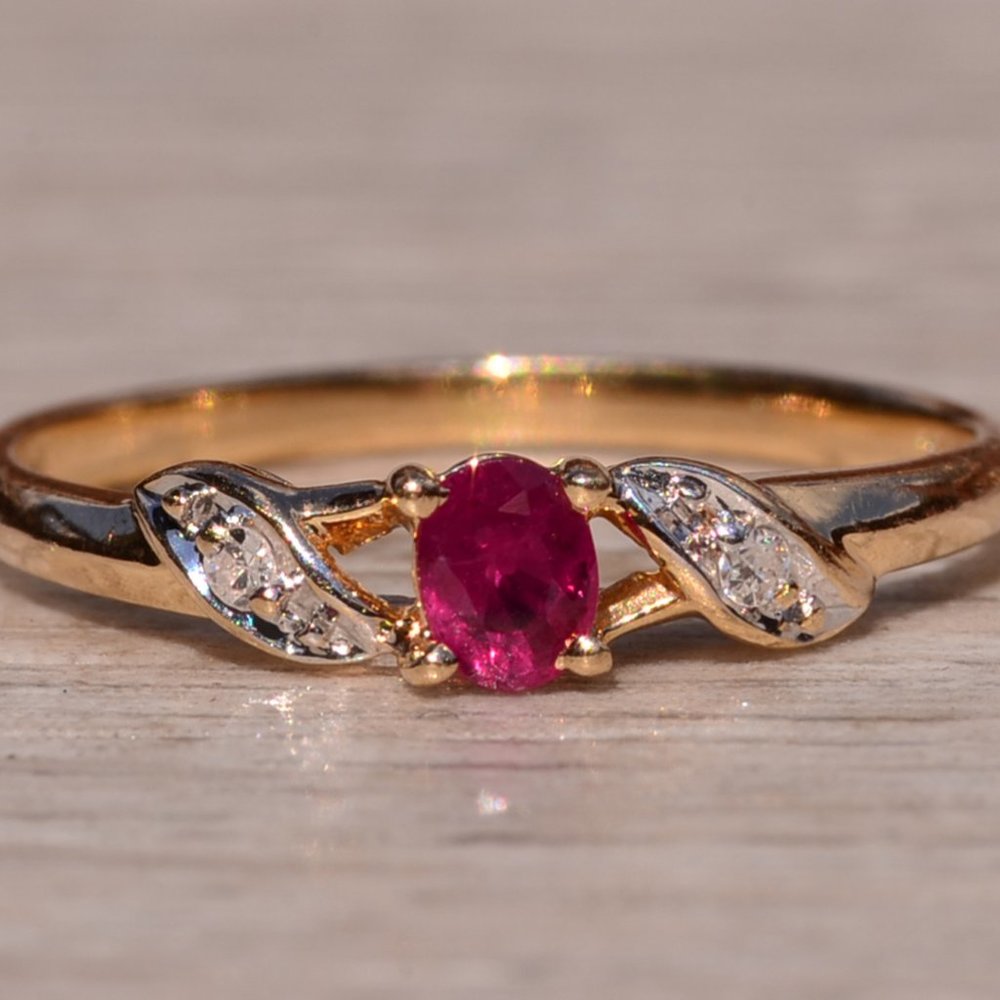 Ladies 14K Gold Ruby and Diamond Ring